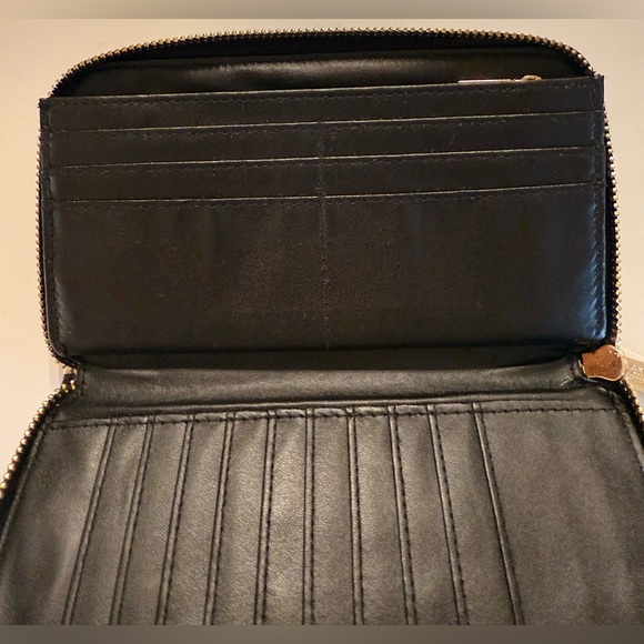 Nanette Lepore Black And White Stripped Zip Around Wallet CC Holders Coin Pouch - Picture 6 of 15